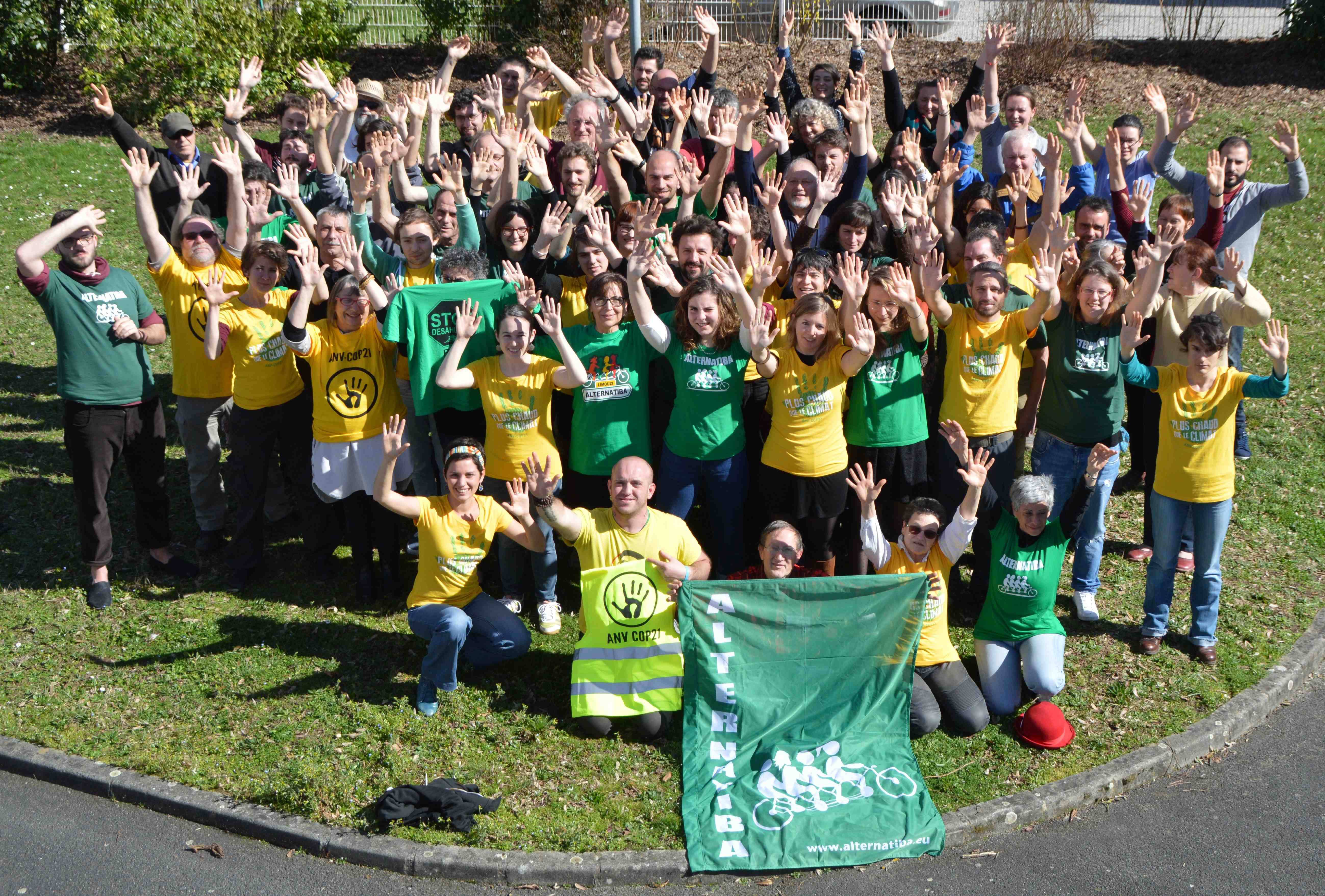 Coordination à Limoges : Tout le monde les mains levées