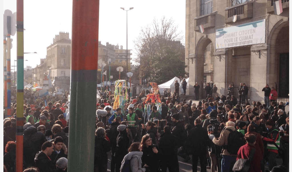 Foule lors du Village Mondial des Alternatives