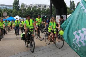 Des milliers de personnes à Paris pour le départ du Tour Alternatiba : image à la une