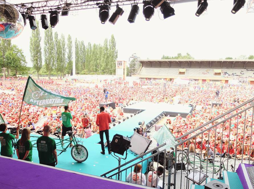 Le Tour Alternatiba devant 15 000 Scouts réunis à Strasbourg