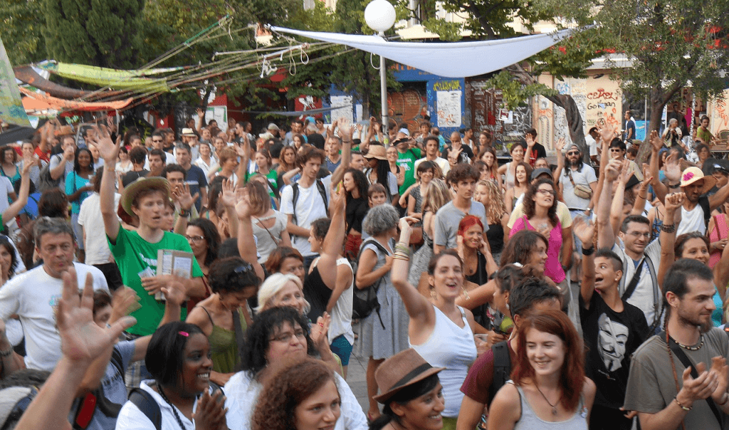 Foule lors du Village Alternatiba à Marseille le 27 juin